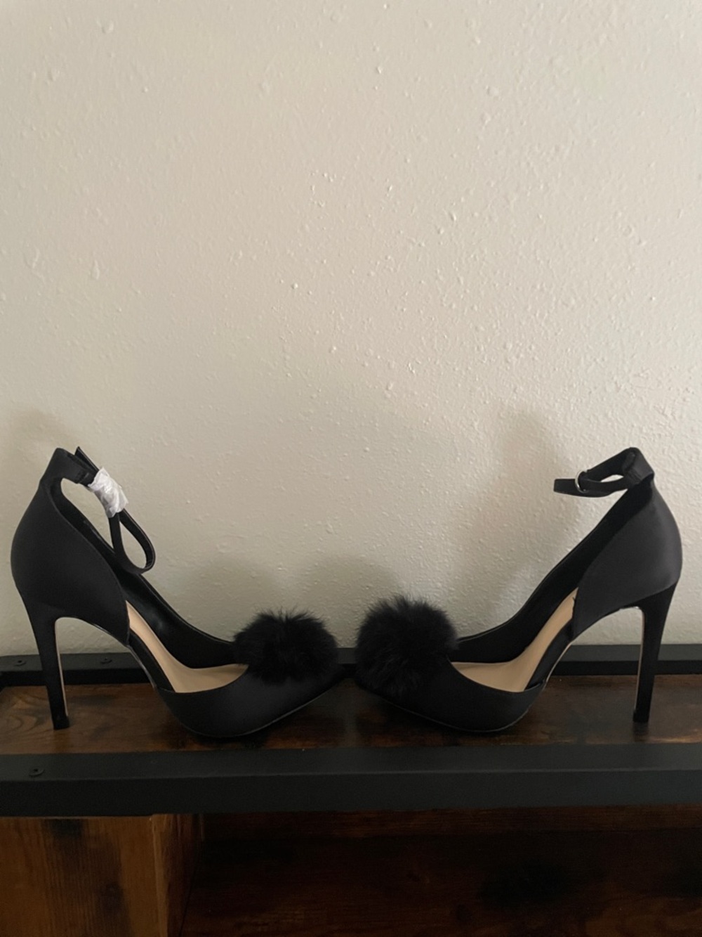 👠 Nine West Black Pointed Toe Pom-Pom Ankle Strap Heels 👠 - Picture 3 of 6